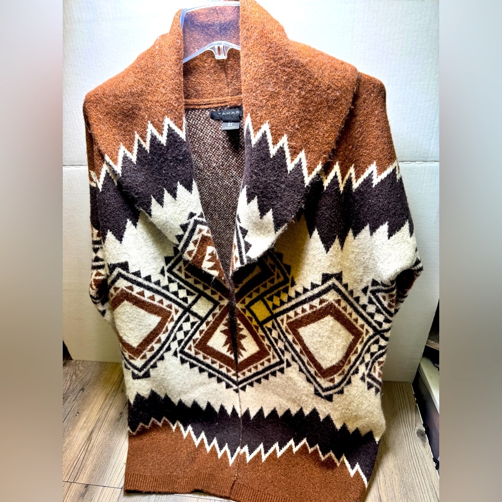Tahari Southwestern Design Plush Cardigan/Jacket With Pockets Women’s Size Small